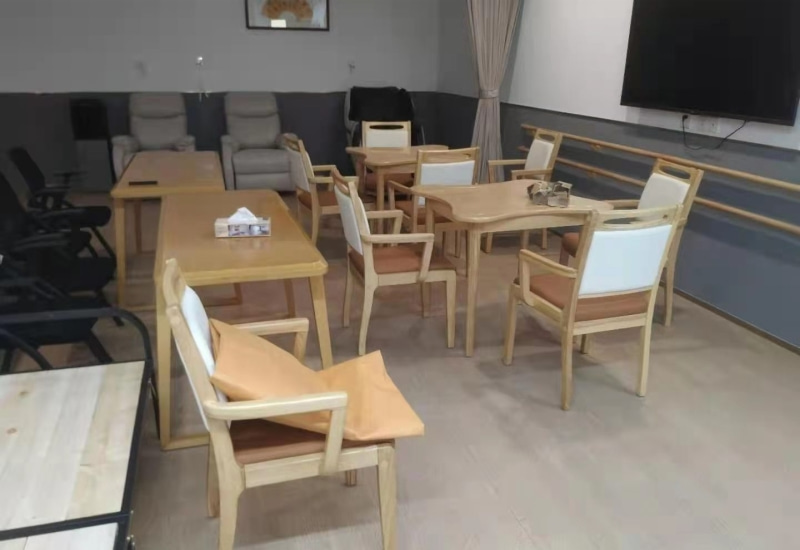 适老餐桌椅1.jpg